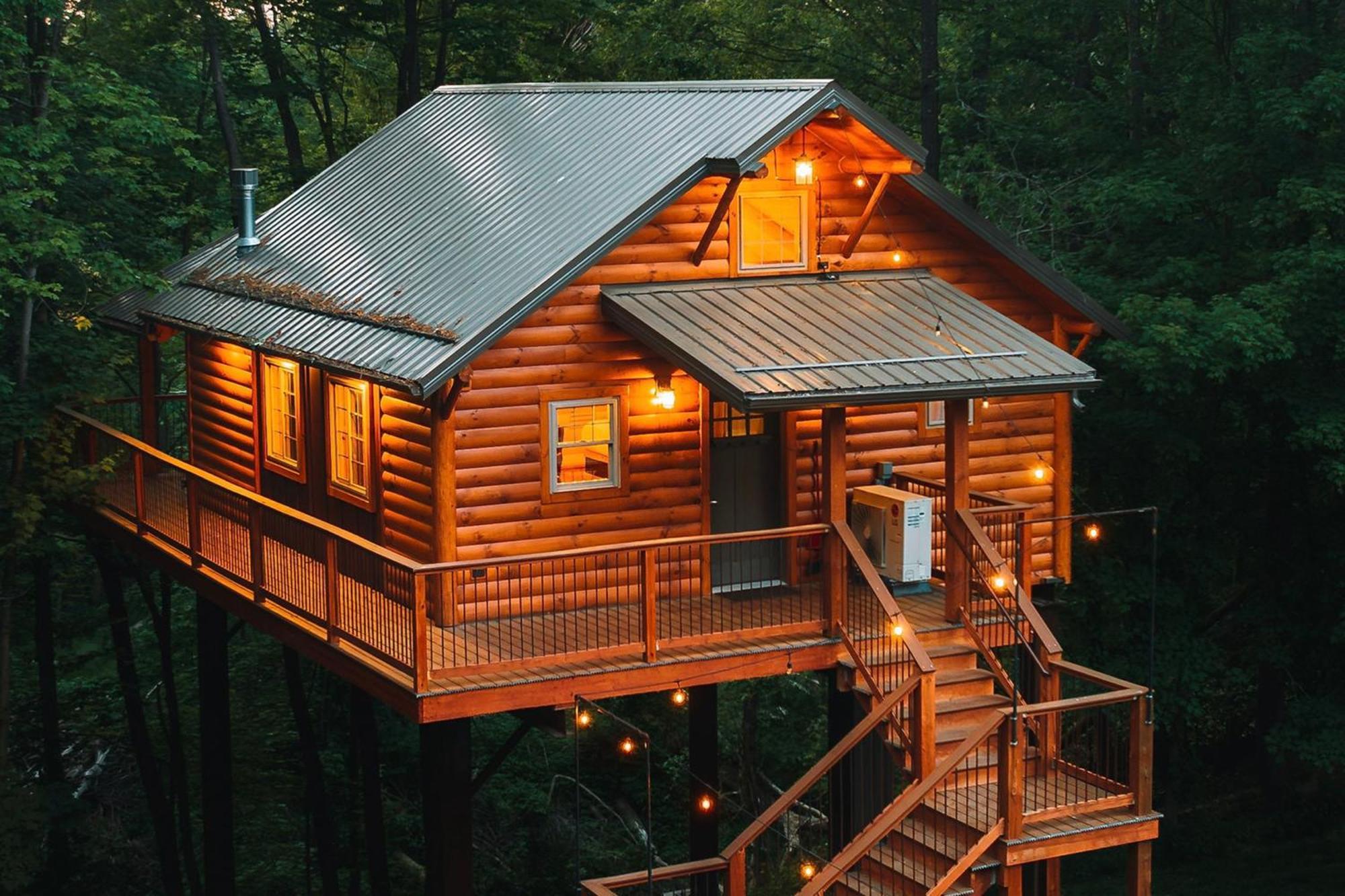 Cricket Hill Treehouse B By Amish Country Lodging Милърсбърг Екстериор снимка